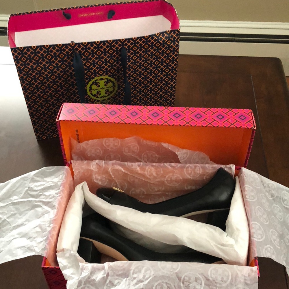 Tory Burch Black Jolie Patent Leather Pump Size 9